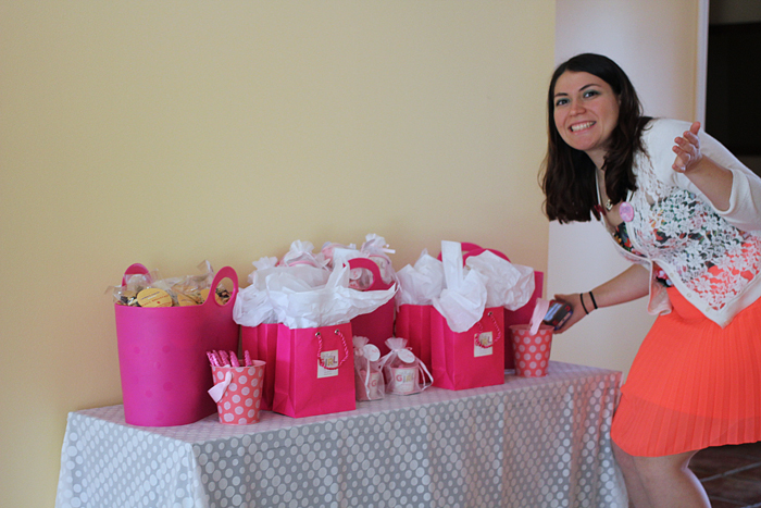 baby-shower-favor-table
