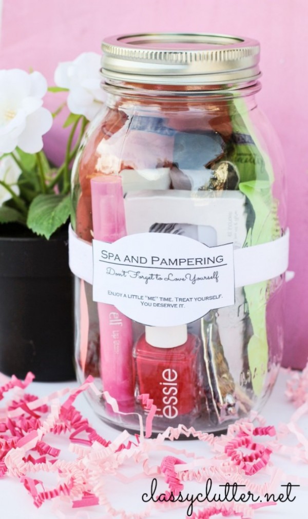 Spa-in-a-Jar-via-classyclutter.net-PLUS-tons-of-other-Mothers-Day-gifts-600x1012