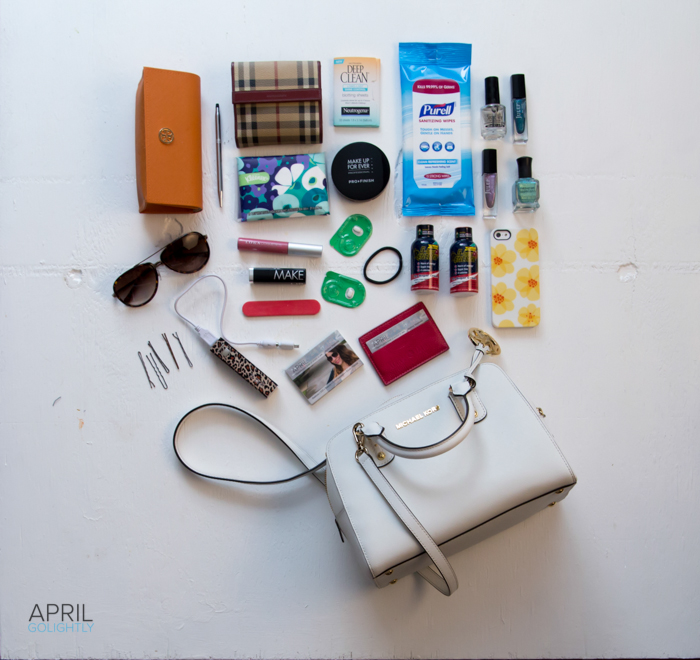 What's in a fashionable mom's bag #shop 