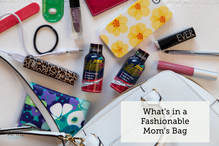 What's in a fashionable mom's bag #shop