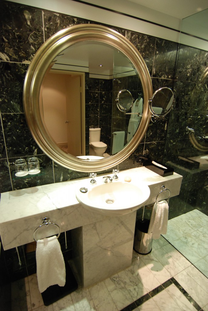 Hyatt Hotel Canberra - Bathroom