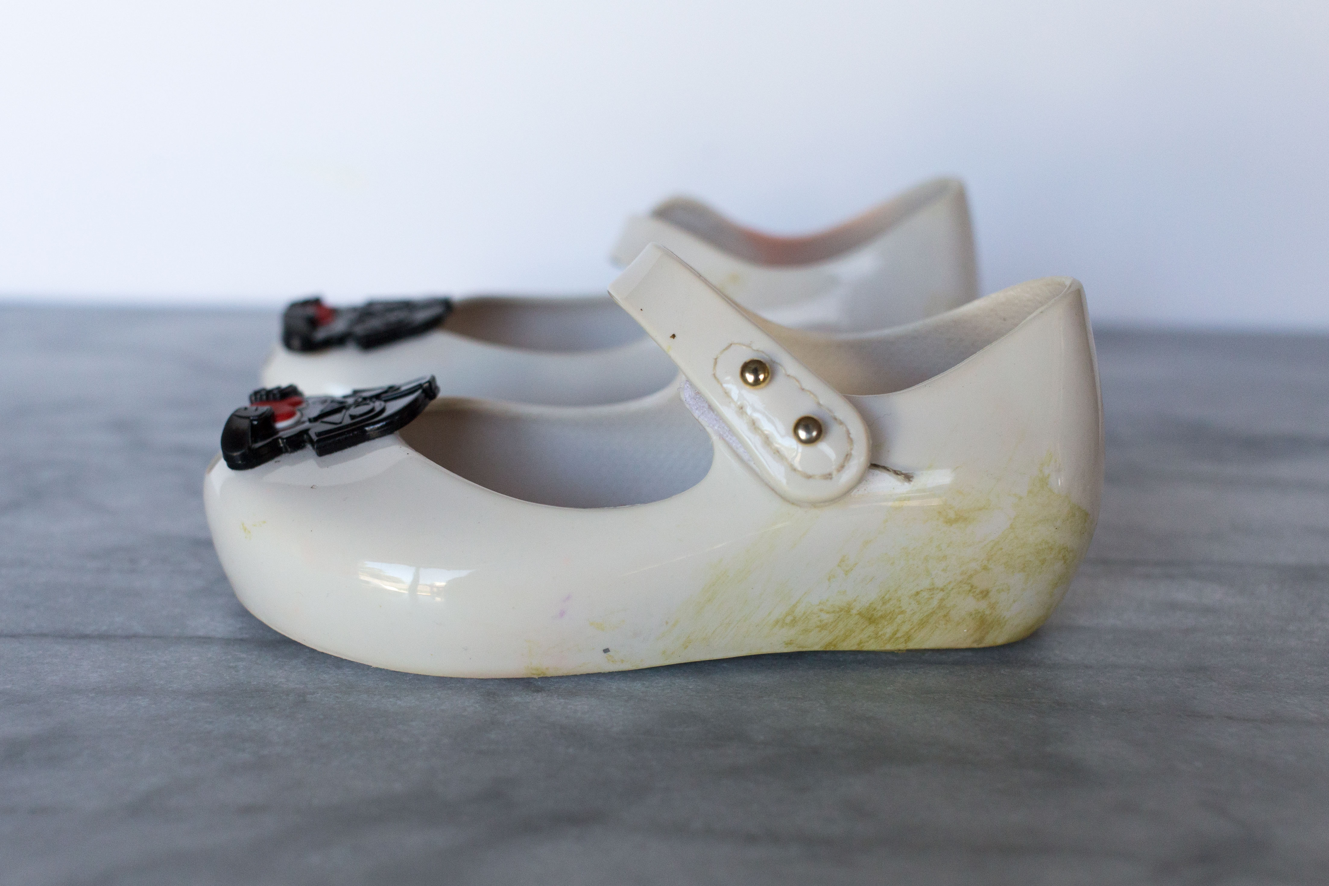 How to Clean Grass Stains on Mini Melissa Shoes 