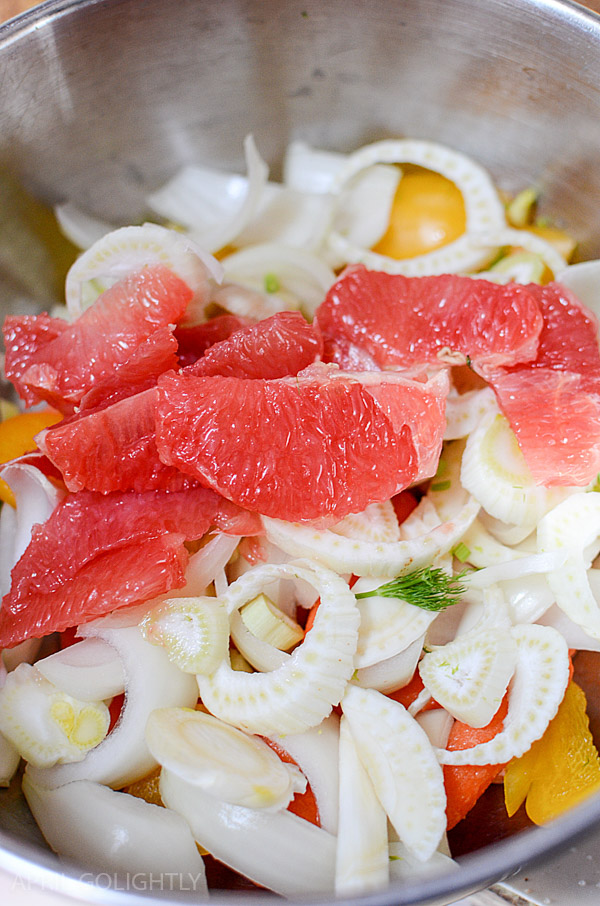 Grapefruit and onion in a bowl