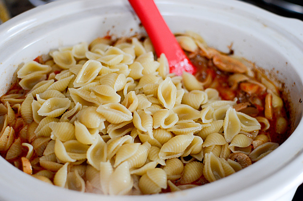 Cheesy Beef and Pasta Slow Cooker Dinner using the crock pot 