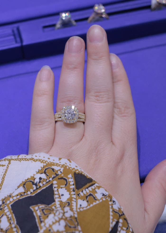 Tacori-Engagement-Rings-Gold-Setting-with-Round-Diamond