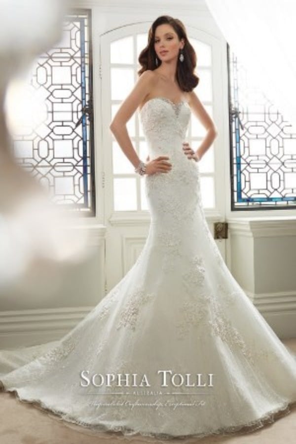 5 Essential Wedding Dress Shopping Tips from Wedding Intro