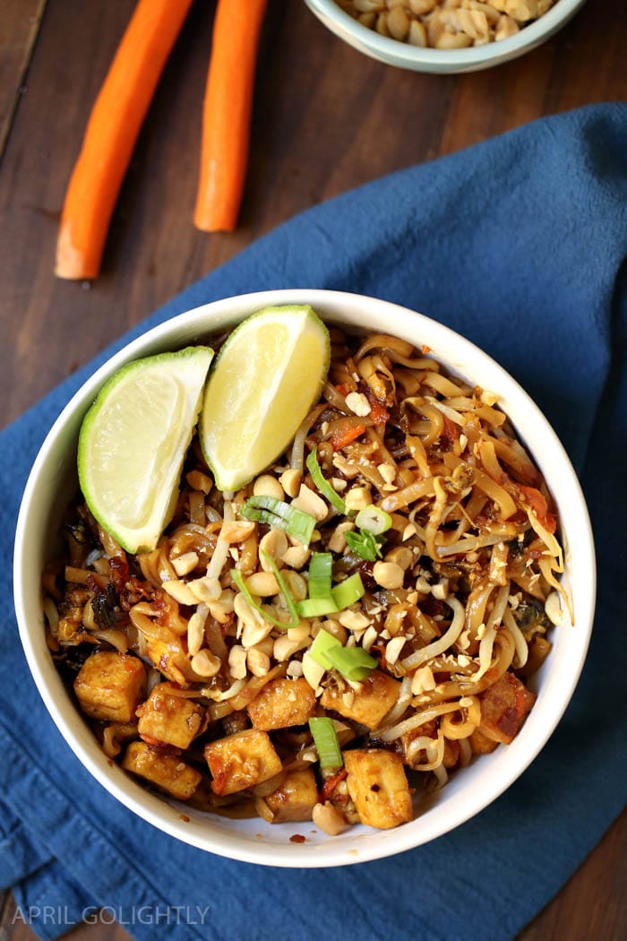 Easy One Pot Pad Thai Recipe to make quickly for dinner with less dishes and healthy for the family meal