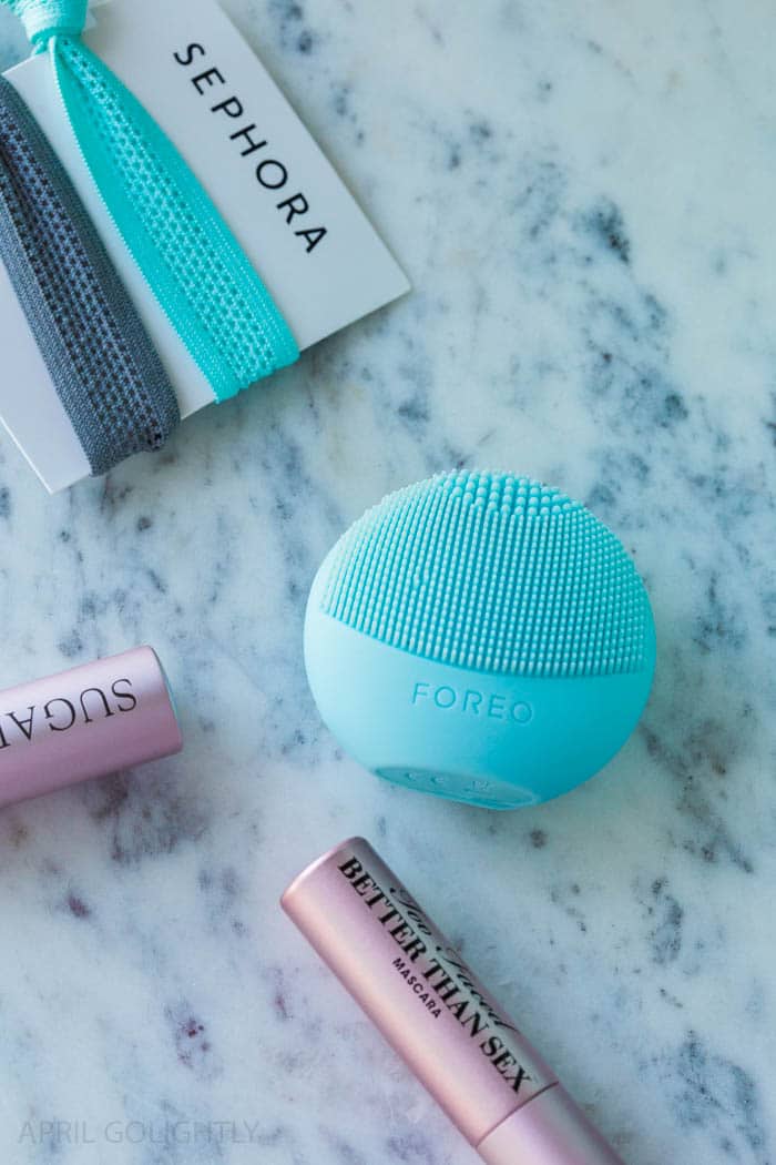 Sephora Favorites Refresh, Set, Glow Kit is sold exclusively at JCPenney with a Mini Foreo Luna Play which is a sonic cleansing device and Too Faced Better Than Sex Mascara