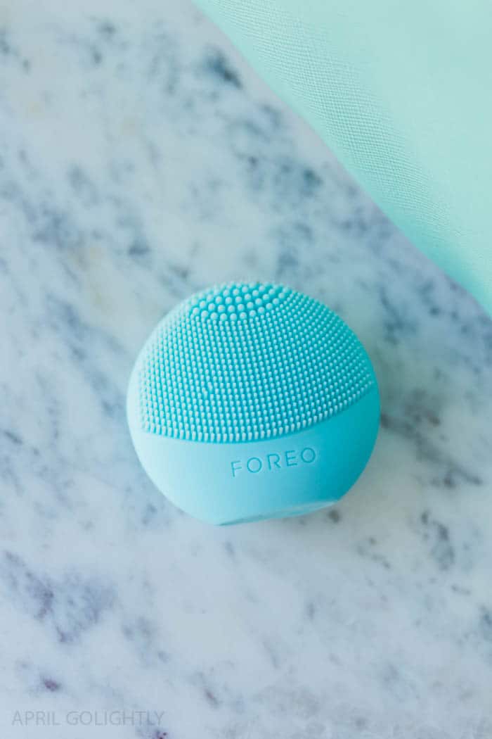 Sephora Favorites Refresh, Set, Glow Kit is sold exclusively at JCPenney with a Mini Foreo Luna Play which is a sonic cleansing device and Origins GinZing Moisturizer, & more 