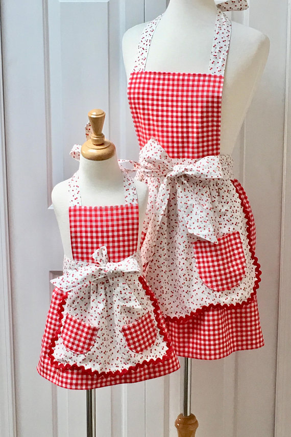 Mommy and Me aprons matching for spring