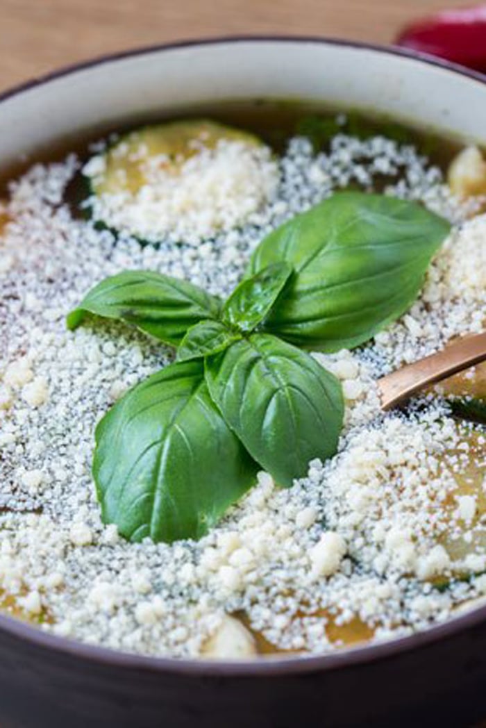 One Pot Vegetarian Spinach Tortellini Soup