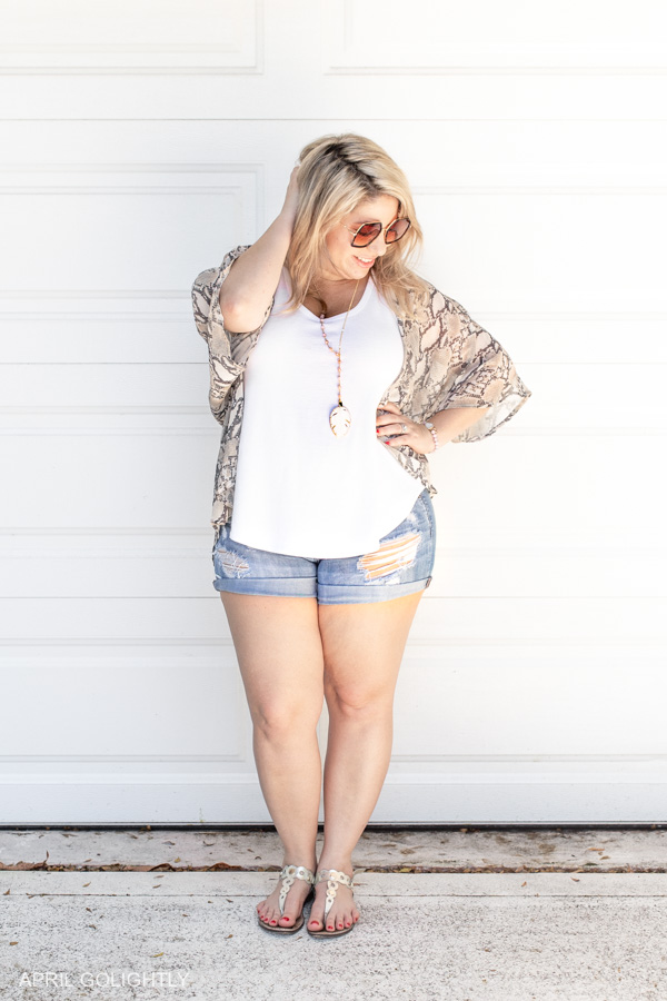 Casual Spring Outfits for Women - April Golightly